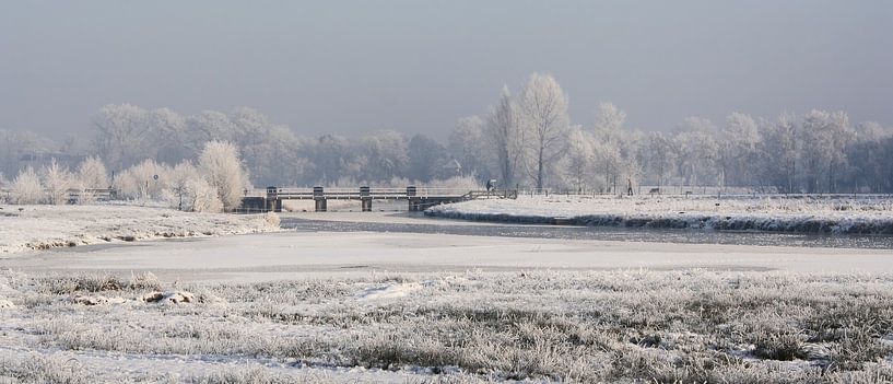 Winteransicht der Hühnerbrücke in der Nähe der Mark in Breda von Peter Smeekens