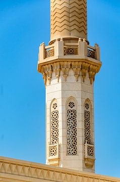 Details van een minaret van een moskee in Dubai VAE van Dieter Walther