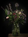Modernes Stillleben 'Feld Blumenstrauß in einer Vase von Marjolein van Middelkoop Miniaturansicht