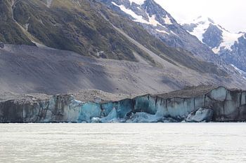 Un glacier bleu vif en Nouvelle-Zélande