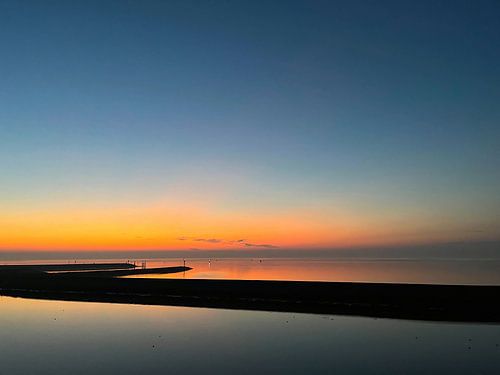 Après le coucher du soleil dans le port de Harlingen. sur Bart Vastenhouw
