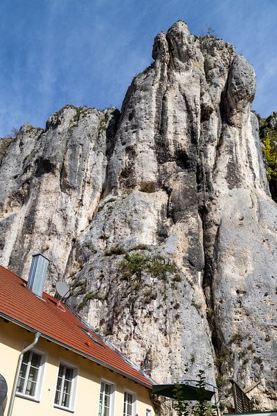 De hauts rochers à la périphérie de Markt Essing en Bavière par Reiner Conrad