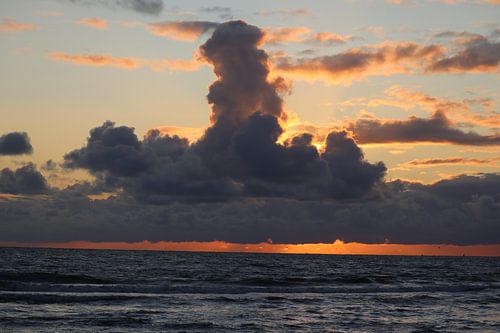 Zonsondergang aan Zee