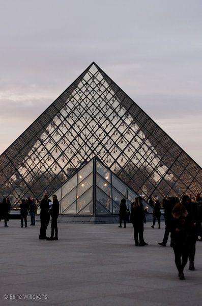 Paris - The Louvre during sunset by Eline Willekens