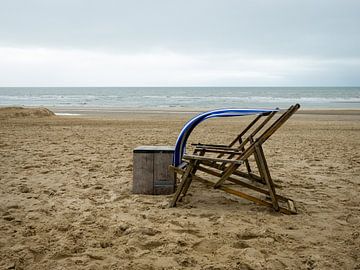 Strandstoelen in de wind van Niek