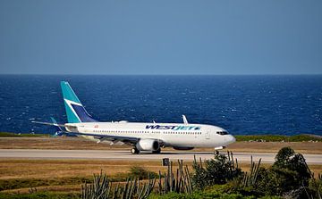 L'avion de WestJet atterrit à Curaçao sur Karel Frielink