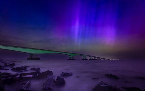 Zeelandbrug at northern lights with rising tide