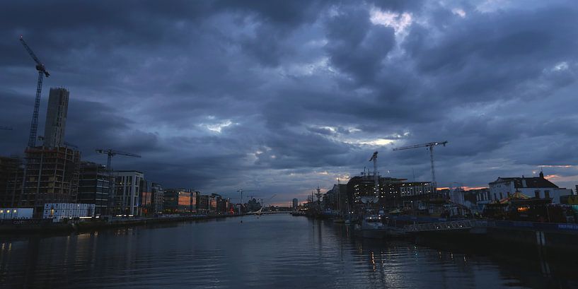 Avondlucht boven de Liffey par Rob Hendriks
