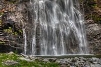 Chute d'eau dans la vallée Maggia près de Via Malpensata