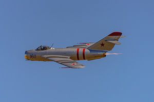 Vorbeiflug Mikoyan-Gurevich Mig-17F Fresco mit Nachbrenner.
