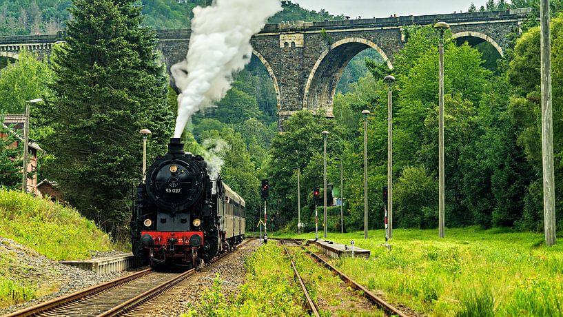 Locomotive à vapeur dans les monts Métallifères Viaduc de Hetzdorf par Johnny Flash