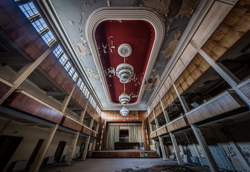 Theater with large lamps by Inge van den Brande
