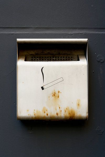 Ashtray on a house wall by Heiko Kueverling
