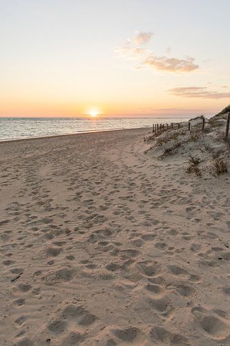 Zonsondergang op het strand, natuurgebied van Los Corrales de Rota, Costa de la Lutz, Córdoba, Andalusië, Spanje