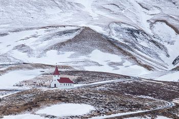 Kirche in Islands schöner Winterlandschaft