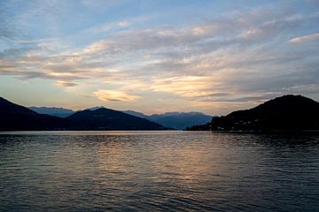 Zonsondergang Lago Maggiore Italie van Rick Van der Poorten
