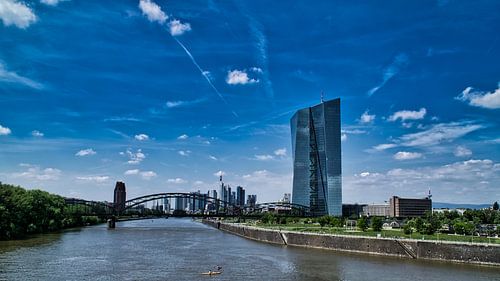 Blauer Himmel über dem Ostend