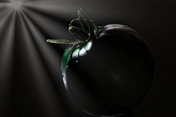 Black is black, pikzwarte eetbare tomaat by Jolanda de Jong-Jansen