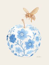 Porzellan-Apfel- &, Golden Bee – Antik-Leinen-Hintergrund von Piret Victoria Ribas Art & Photography
