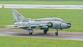 Polnischer SU-22-Monteur während der Airpower-Luftfahrtausstellung. von Jaap van den Berg