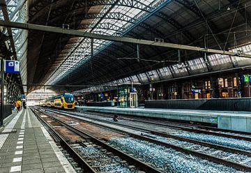 Centraal Station Amsterdam van Brian Morgan