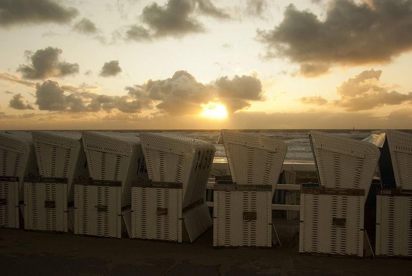 Beach chairs lined up by Norbert Sülzner