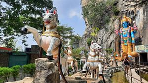 Hindoe beeld op paard en wagen in Ramayana grot van kall3bu
