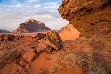 Wadi Rum, Jordanië van Peter Schickert