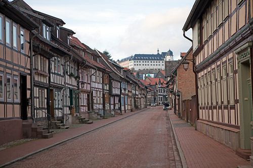 De Niedergasse in Stolberg/Harz met uitzicht op het kasteel