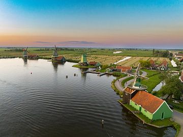 Zaanse Schans windmolens tijdens een zomerse zonsondergang van Sjoerd van der Wal Fotografie