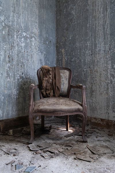 Abandoned chair by Esmeralda holman