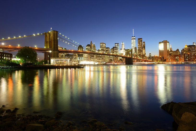 Pont de Brooklyn et horizon de Manhattan New York en soirée par Merijn van der Vliet