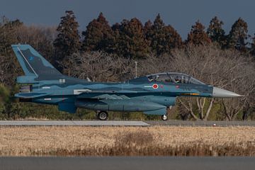 Mitsubishi F-2B van Japan Air Self-Defense Force (JASDF)  vlak voor take-off op Hyakuri. van Jaap van den Berg