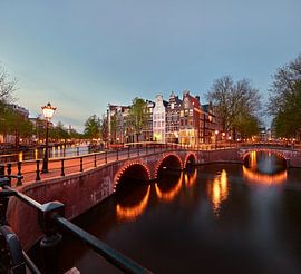 Grachten von Amsterdam von Tom Bennink