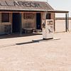 Station-service rétro le long de la route en Australie sur Guido Boogert