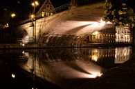 Belgique (Gand) sentier de lumière sur un canal sous un pont - photographie de nuit par Dorus Marchal Aperçu