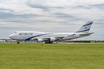 El Al Israel Airlines Boeing 747-400 at Schiphol Airport. by Jaap van den Berg