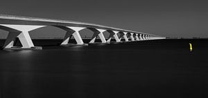 Zeelandbrug in schwarz-weiß, Niederlande