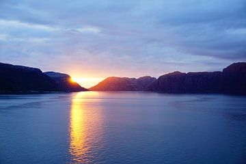 Sonnenuntergang am skandinavischen Meer von Naomi van Wijngaarden-Knip