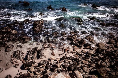 Des rochers sur une plage