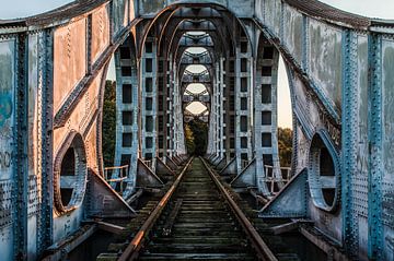 Old Railway Bridge van Anjolie Deguelle