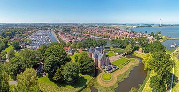 Luchtfoto panorama van historisch Medemblik in Nederland van Eye on You