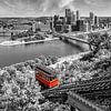 Urbane Pittsburgh Skyline mit Duquesne Incline - colorkey von Melanie Viola