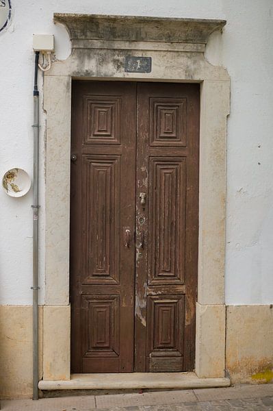 Die Türen von Portugal braun Nummer 1 von Stefanie de Boer