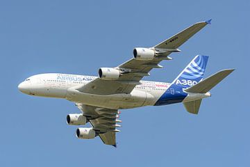 Vorbeiflug am Airbus A380 von Airbus Industries. von Jaap van den Berg