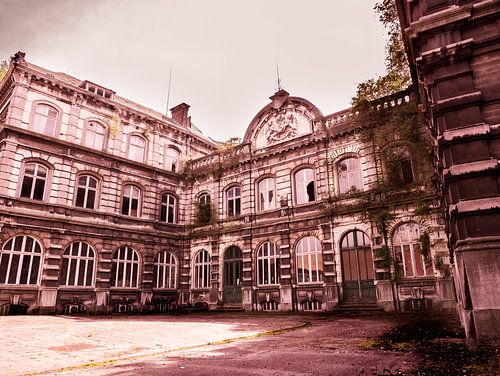 Vervallen Universiteitsgebouw in België