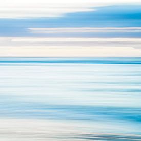 Long exposure of the ocean in Denmark on the island of Møn - abstract nature and travel photography by Christa Stroo photography