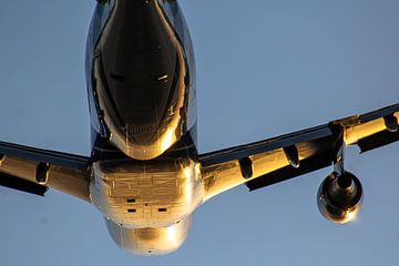 Boeing 747 tijdens prachtige zonsondergang van Robin Smeets