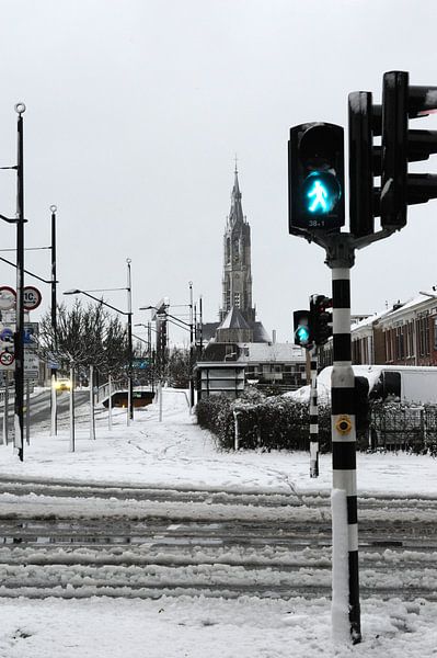 Delft - Nieuwe Kerk in de sneeuw straatview van Mariska van Vondelen