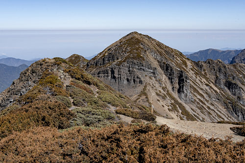 Uitzicht over de bergketen in centraal Taiwan vanaf 3888 meter hoogte